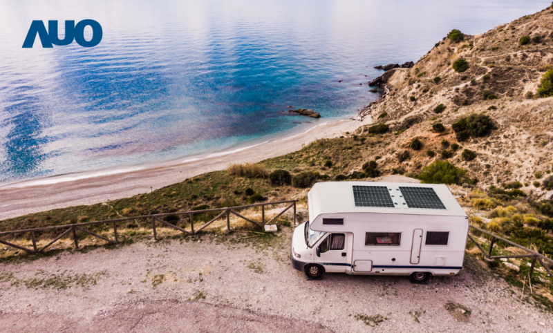 「可撓輕量化太陽光電板SunCurva」使用輕量特殊耐候型複合板取代傳統太陽能板的玻璃前板，不僅降低70%重量，每米平方僅3Kg；具有抗衝擊性能及通過電磁相容性測試，可應用於交通運輸工具，如露營車、遊艇等